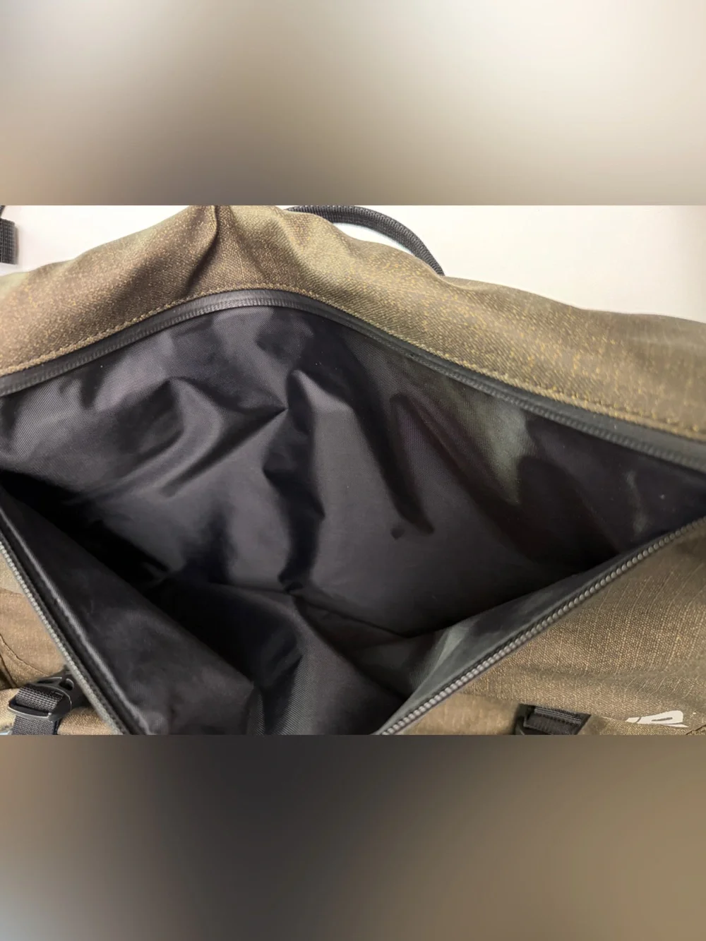 Dakine messenger bag